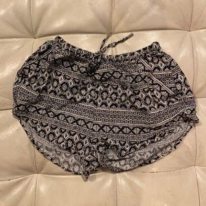 Divided Shorts with Aztec Print